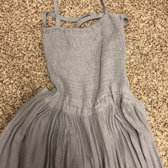 NWOT Beautiful grey halter dress! - Picture 4 of 6